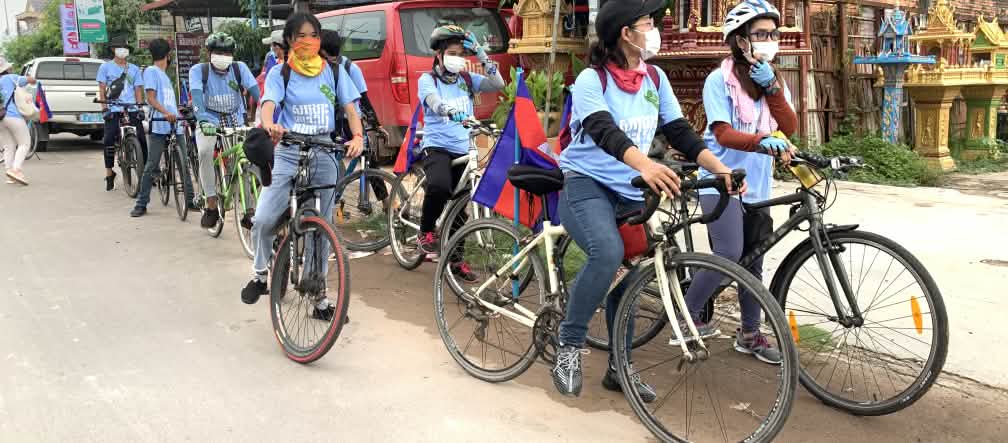 Met een fietsdemonstratie hebben de activisten van Mother Nature gewezen op de bedreiging van Koh Kong 8 jonge activisten demonstreren op hun fietsen