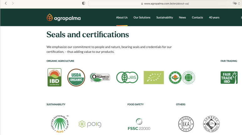 Screenshot van de website van Agropalma met de logo's van de verschillende "keurmerken" die aan het bedrijf zijn toegekend